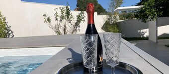 Panoramic villa overlooking Etna with swimming pool among the scents of a citrus garden 