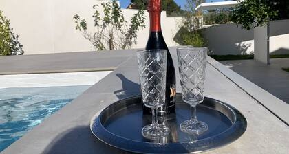 Panoramic villa overlooking Etna with swimming pool among the scents of a citrus garden