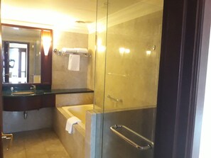 Rainfall showerhead, free toiletries, hair dryer, slippers - KL Oriental Suite at Times Square (Kuala Lumpur)
