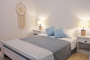 2 bedrooms, in-room safe, soundproofing, iron/ironing board - Villa Penelope (the unique place to leave in Naxos) (Naxos)
