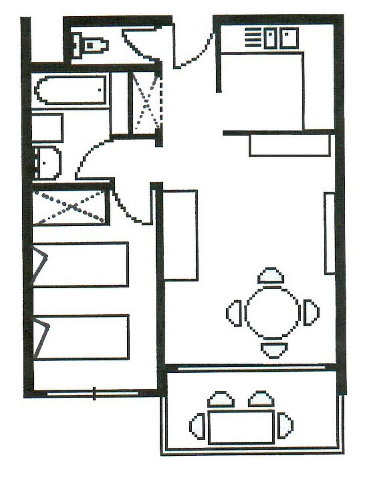 Un plano de planta que muestra un comedor, una cocina y una pequeña sala de estar.