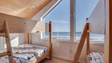 5 bedrooms, iron/ironing board, WiFi, bed sheets