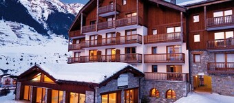 1 bedroom apartment for 4 people Ski-to-door departure