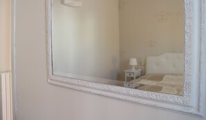 1 bedroom, iron/ironing board, free WiFi, bed sheets - Hibiscus apartment | Garda Lake & Golf (Padenghe Sul Garda)