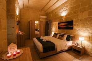 Egyptian cotton sheets, premium bedding, desk, laptop workspace
