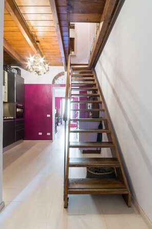 Staircase - Navigli 7 Apartment (Milan)