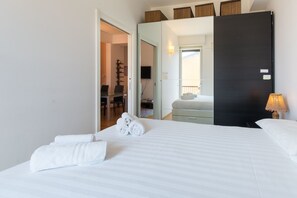 Apartamento, 1 habitación | 1 dormitorio, cortinas opacas, tabla de planchar con plancha