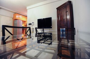 Apartment, 2 Schlafzimmer | Essbereich im Zimmer