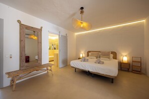 3 chambres, coffres-forts dans les chambres, fer et planche à repasser