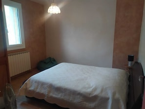 2 chambres, lit parapluie, Wi-Fi gratuit, draps fournis