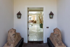 Interior - Luxury villa with pool in Maspalomas 14 pax GYM, JACUZZI and PADEL COURT (San Bartolomé de Tirajana)