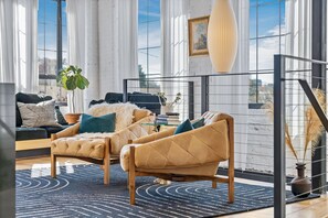 Smart TV, stereo - The Opal at Wanderlust Lofts (Asheville)