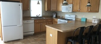 Surf City-lejlighed - en blok fra stranden!