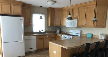 Surf City -huoneisto - yhden korttelin päässä rannalta!