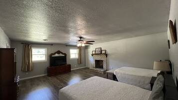 5 makuuhuonetta, tallelokero huoneessa, silitysrauta/-lauta, Wi-Fi