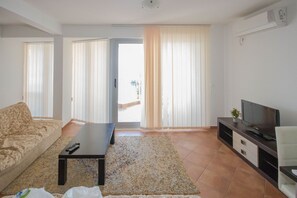 Comfort Apartment | Living room