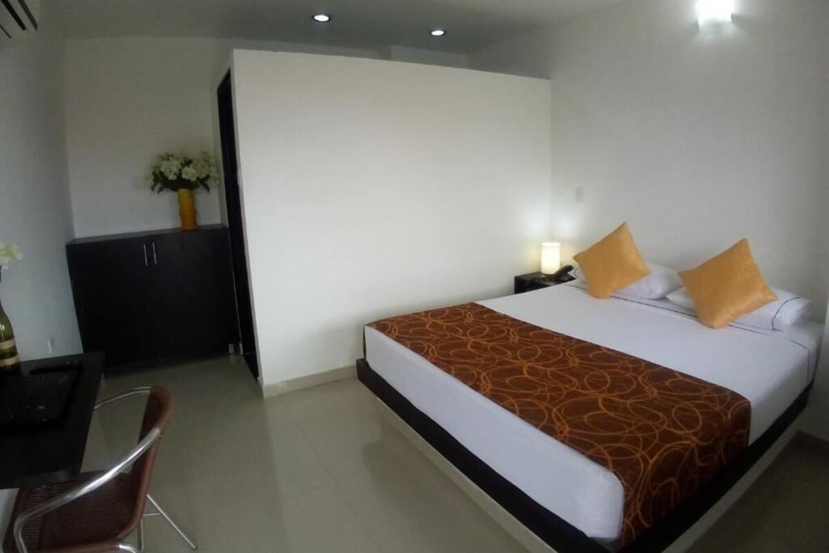 Desk, laptop workspace, iron/ironing board, free WiFi