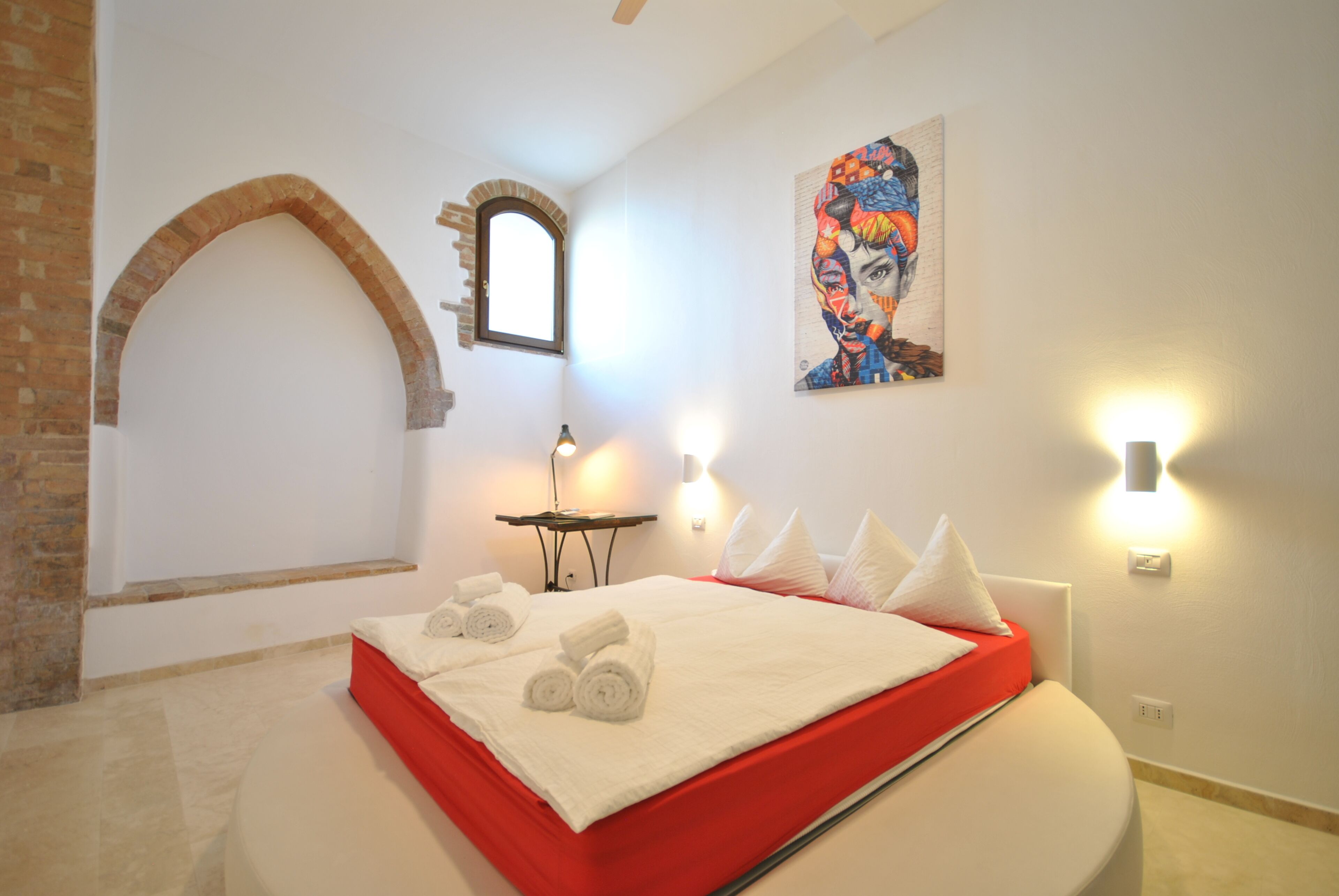 3 bedrooms, in-room safe, iron/ironing board, travel cot