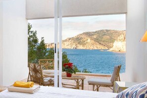 4 bedrooms, iron/ironing board, travel cot, free WiFi