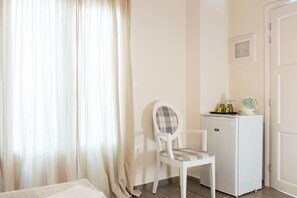 슈피리어 더블룸 (Soroccos) | 거실 공간 | 평면 TV