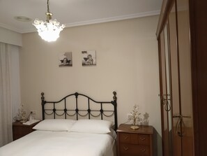 2 Schlafzimmer, Bügeleisen/Bügelbrett, kostenloses WLAN, Bettwäsche