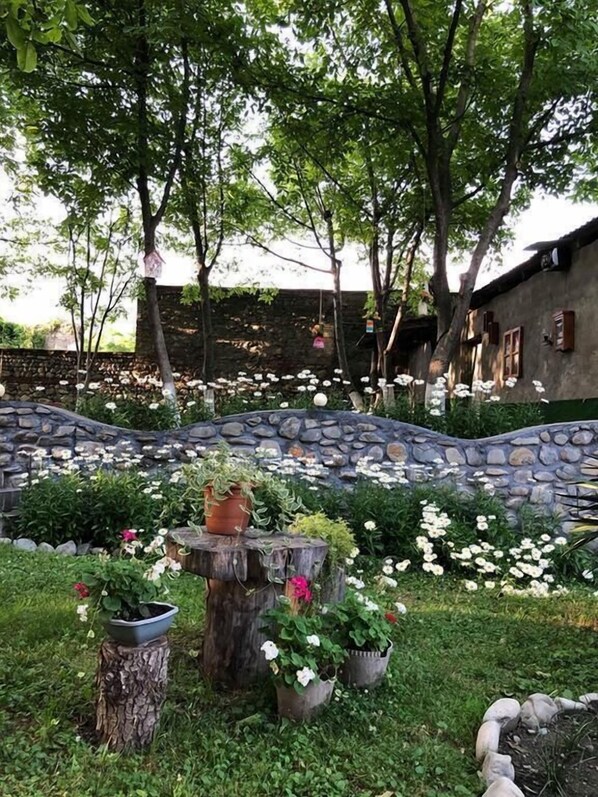 Garden - Guesthouse Lago & Wine Cellar (Lagodekhi)