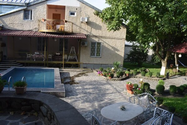 Seasonal outdoor pool