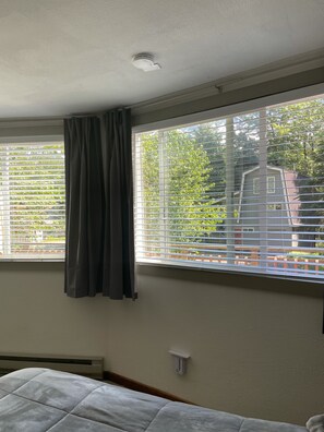 3 bedrooms, iron/ironing board, travel cot, free WiFi