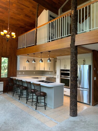 Stellar Blue Chalet - Sleeps 6+. Pets on approval.  Near Alyeska Ski Resort 