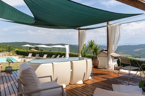 Villa with sauna pool, chrome therapy and fitness area 