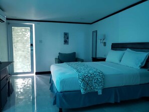 Studio Suite, 1 Queen Bed | Blackout drapes, iron/ironing board, free WiFi, bed sheets - Sand and Blue Seas (Negril)