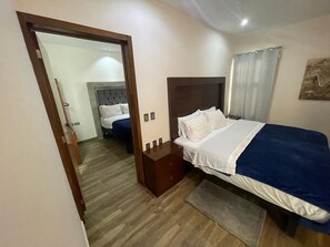 Family Triple Room | Individually decorated, desk, laptop workspace, bed sheets - Gold Palace Hotel (San Juan de los Lagos)