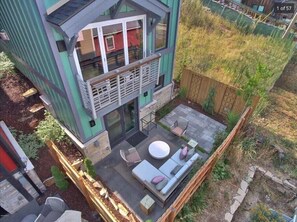 Outdoor dining - Walk to Main St. & Town Lift – New Old Town Home w/ Hot Tub (Park City)