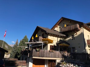 Front of property - Hotel Ladina (Berguen)