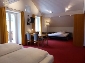 In-room safe, desk, soundproofing, free WiFi - Hotel Ladina (Berguen)