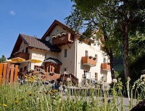 Exterior - Hotel Ladina (Berguen)