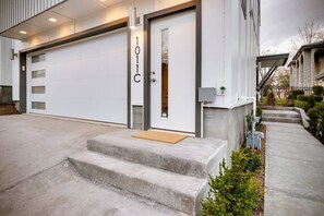 Exterior detail - Music City Gem! 2 Homes, 2 Rooftops, Sleeps 20! (Nashville)