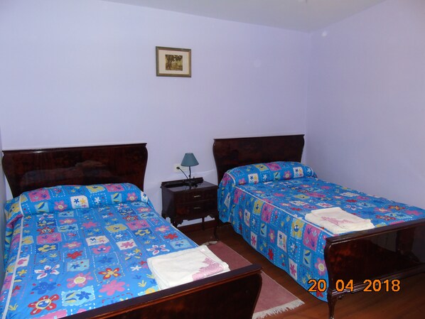 5 bedrooms, bed sheets