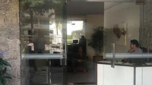 The entrance to a building with a sign reading "EC TOUR DE FRANCE". - Ipanema (Rio de Janeiro)
