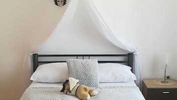Individually decorated, individually furnished, free cots/infant beds