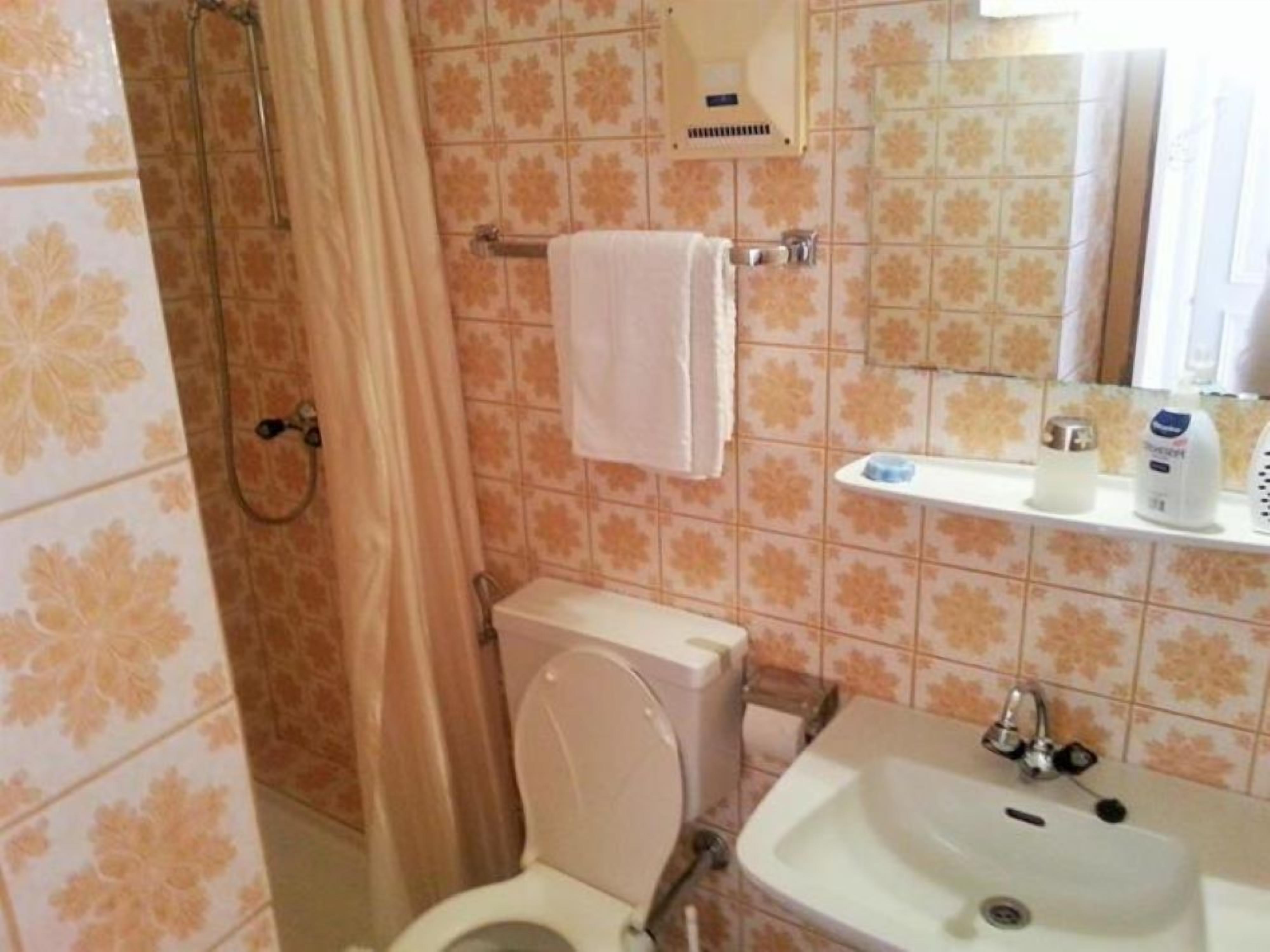 吹風機、毛巾、衛生紙