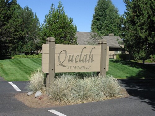 Finest view in Sunriver! Cozy get away to enjoy the snow! 