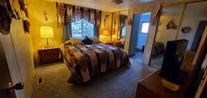 3 bedrooms, desk, iron/ironing board, free WiFi -  On Salmon River, quiet, private, house, where you can still see the milky way, (Salmon)