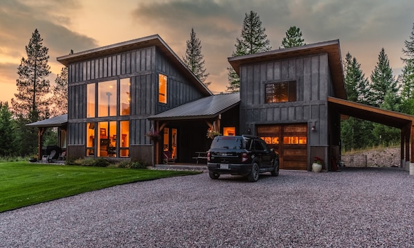 Exterior - Stony Broke Ranch private retreat, eight miles from Glacier (Martin City)