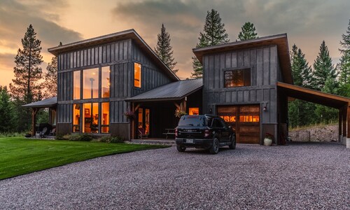 Stony Broke Ranch private retreat, eight miles from Glacier