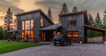 Stony Broke Ranch private retreat, eight miles from Glacier