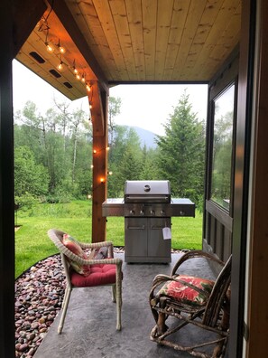 Terrace/patio - Stony Broke Ranch private retreat, eight miles from Glacier (Martin City)