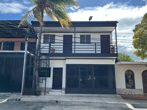 Mặt tiền nơi lưu trú