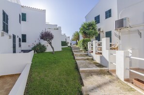 Property grounds - DUPLEX SEMI-DETACHED HOUSE in complex with community pool, Air conditioning. (Puerto Addaya)
