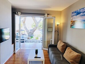 Smart-TV, DVD-Player, Stereoanlage